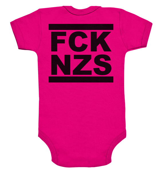 N.O.S.W. BLOCK Gegen Rechts Hoodie "FCK NZS" beidseitig bedruckter Organic Baby Bodysuite fuchsia organic